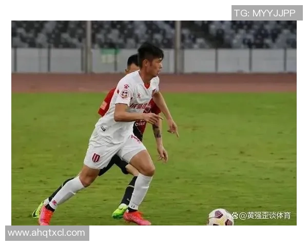 重庆足球队的默契配合揭秘：从战术到团队精神的全方位分析